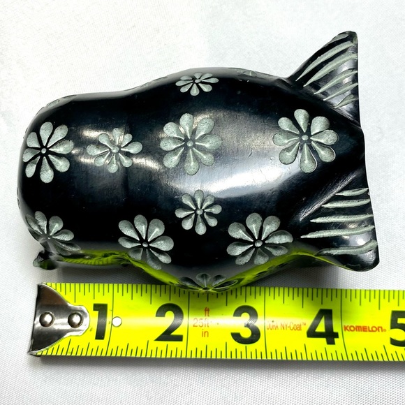 Figurine OWL Carved Black 4" Soapstone Owl Flower Design made in India - Picture 5 of 8